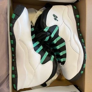 Air Jordan 10 Retro 30th GG. Size 7Y. Color: white, black, teal. Great condition